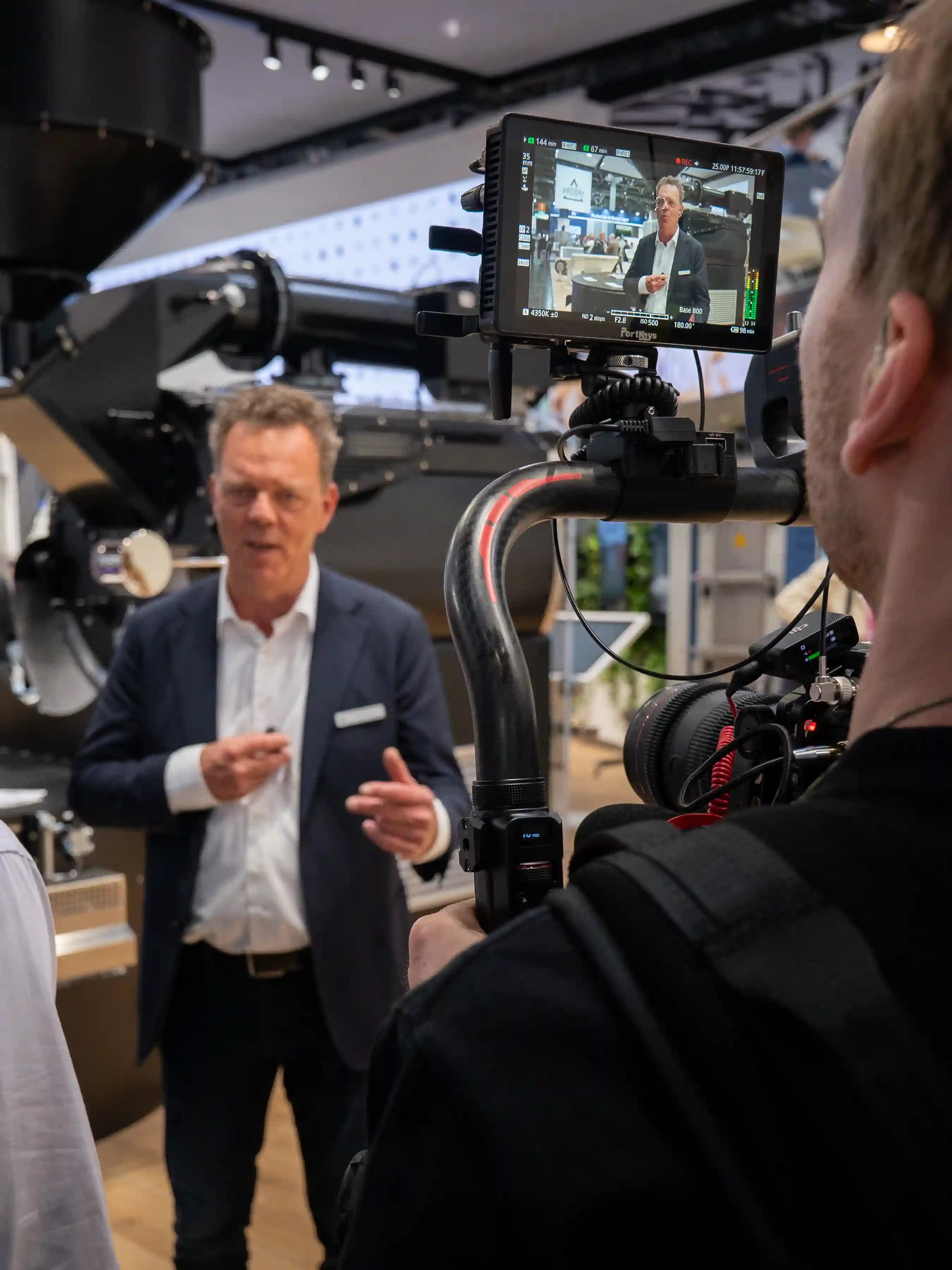 Vista-Werk Kamerateam beim Dreh eines Messeinterviews am Ausstellerstand am Eurogress Aachen