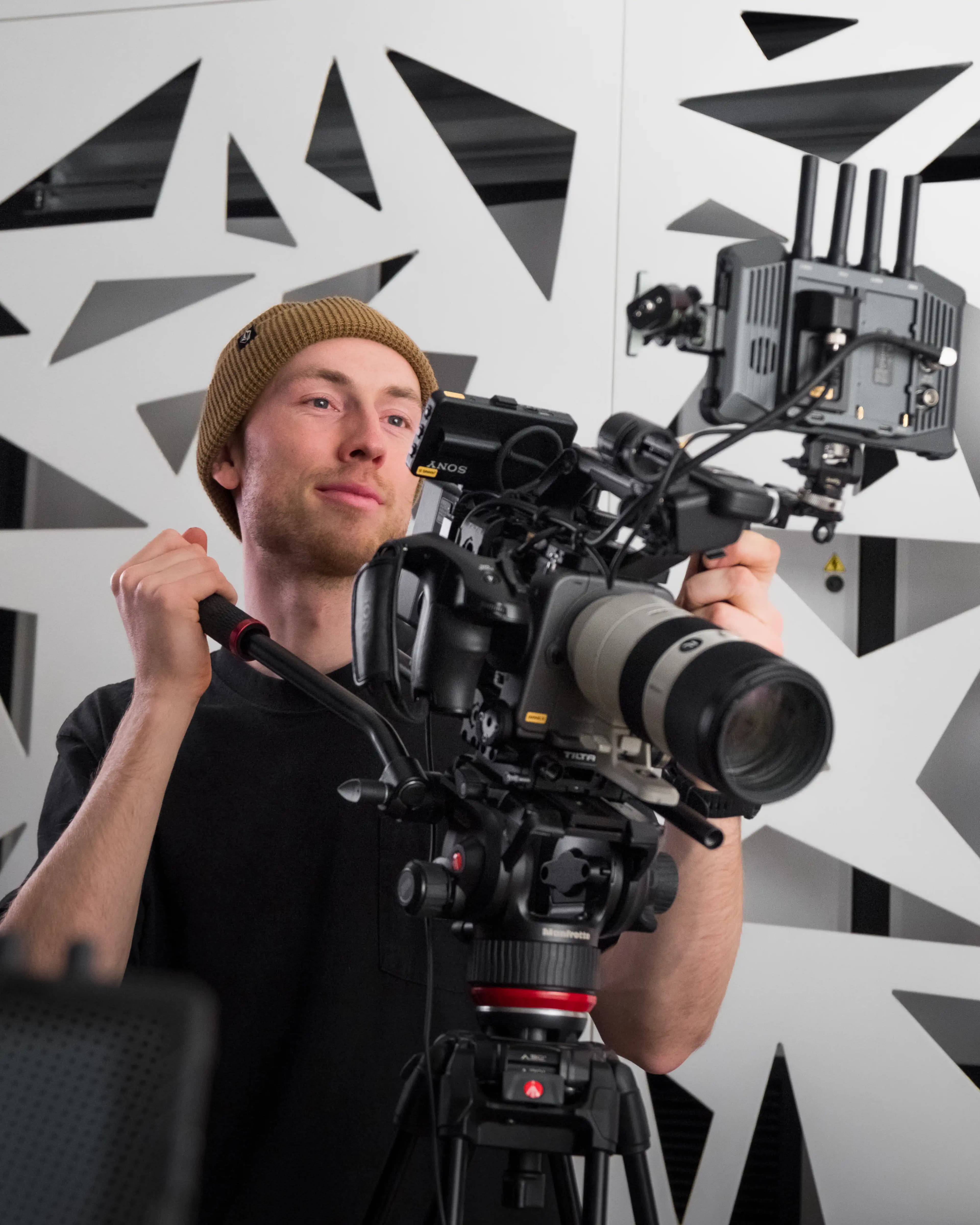 Kameramann an der Kamera bei Videoproduktion, Vista Werk Köln